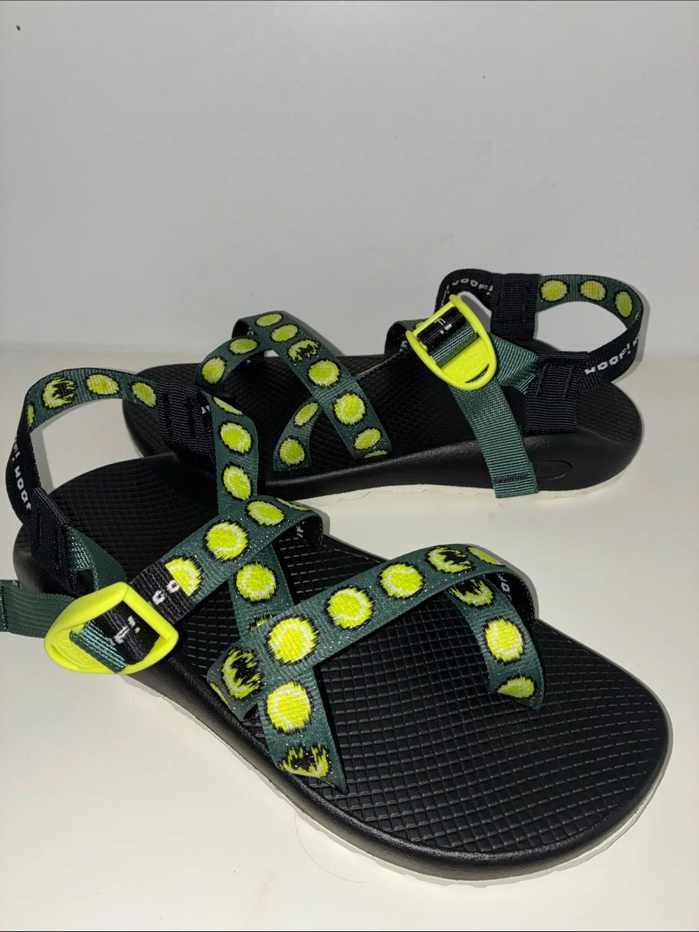 CHACO Woof woof green Z2 scrappy sandals women 10 brand new